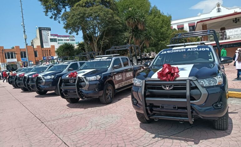 Refrenda Lupita Diaz su compromiso con la seguridad, entrega 16 nuevas patrullas