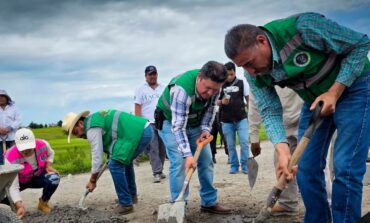 Se suman gobierno y sociedad de San José del rincón al bacheo de la carretera Villa Victoria – El Oro