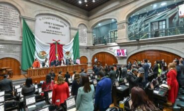 Guarda Congreso local minuto de silencio por víctimas en Atlacomulco