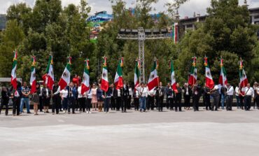 Abandera Ricardo Moreno a autoridades auxiliares de Toluca