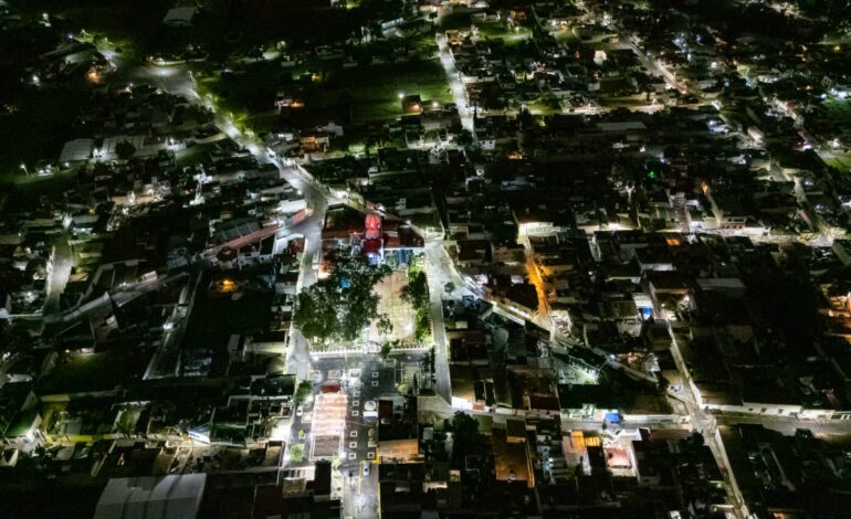 Alcalde de Toluca llena de luz San Juan Tilapa