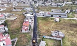 Mejora movilidad y seguridad vial con pavimentación de calle Centenario en Calixtlahuaca
