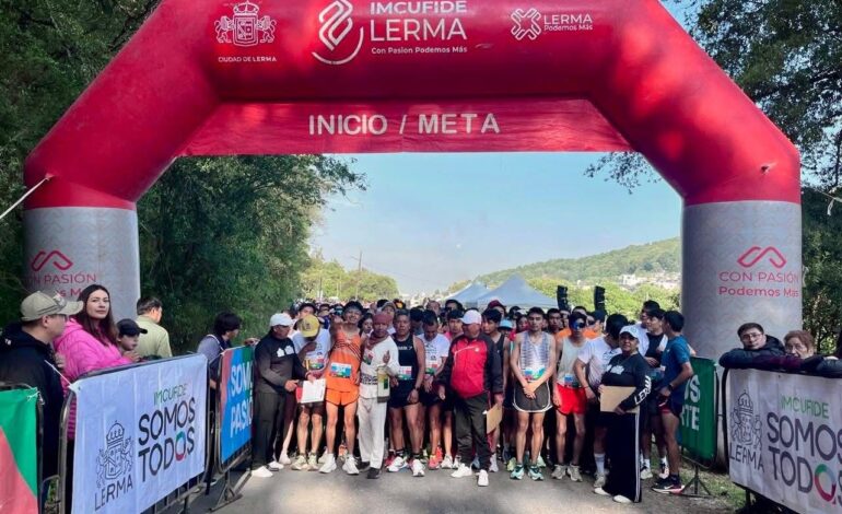 Lerma reúne a más de 650 corredores en Santiago Analco