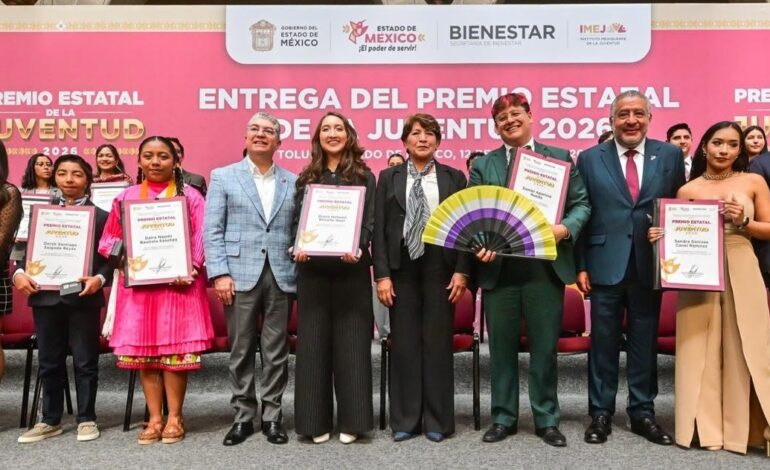 Delfina Gómez reconoce a jóvenes que ya transforman al Edoméx