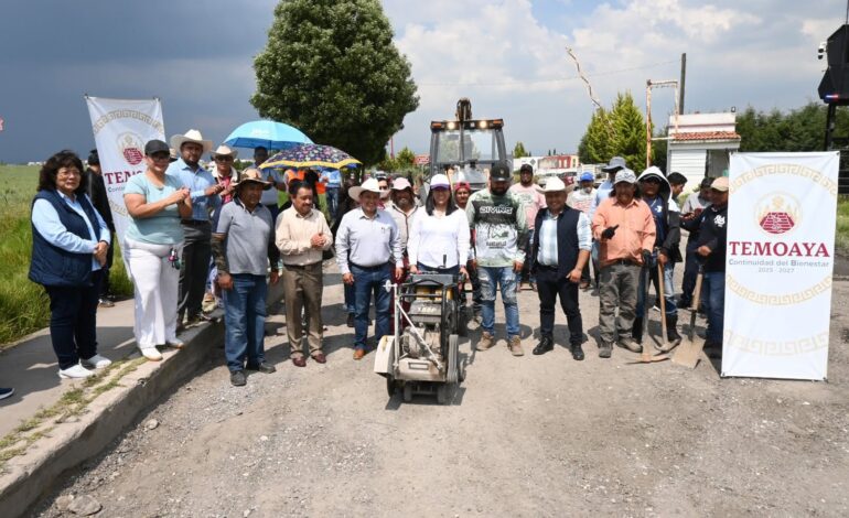 Temoaya atiende demanda histórica y rehabilita calles con 100 toneladas de asfalto