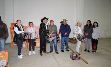 Mario Santana consolida programa de subsidios para el hogar en Villa Victoria