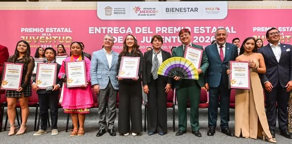 Delfina Gómez reconoce a jóvenes que ya transforman al Edoméx