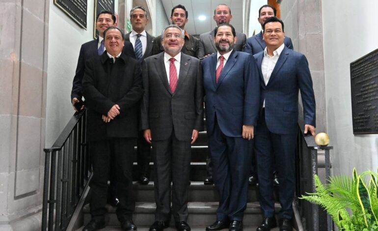 Duarte enfrenta cuestionamientos por seguridad, baches y desabasto; defiende resultados de Delfina Gómez