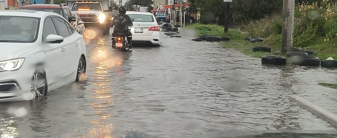 ¡TOLUCA BAJO EL AGUA! ACTIVAN OPERATIVO POR FUERTE LLUVIA