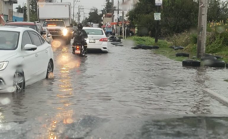¡TOLUCA BAJO EL AGUA! ACTIVAN OPERATIVO POR FUERTE LLUVIA