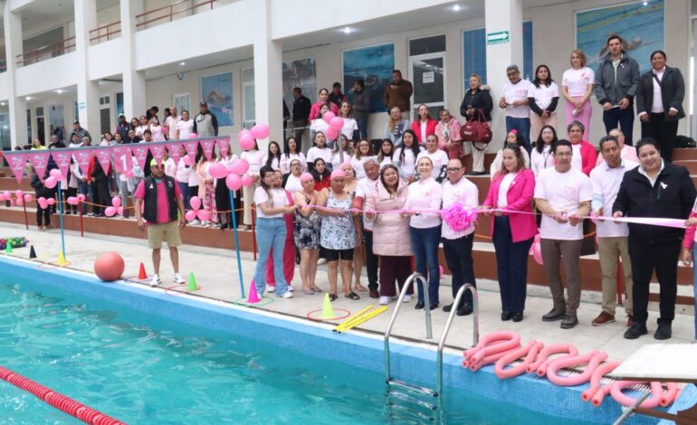 Zinacantepec inaugura Carril Rosa en su Centro Acuático para apoyar a sobrevivientes de cáncer de mama