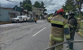Evacúan a 500 personas por fuga de gas tras choque de pipa