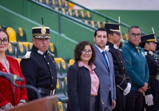 UAEMéx celebra 70 años de disciplina y orgullo universitario; mujeres abren camino en el contingente