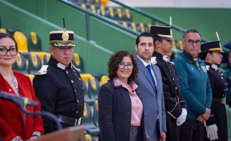 UAEMéx celebra 70 años de disciplina y orgullo universitario; mujeres abren camino en el contingente